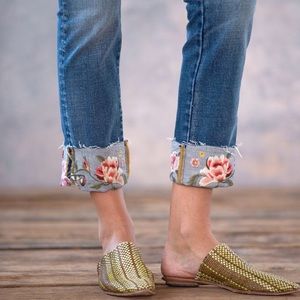 Driftwood Isabell Flare Jean in Archer